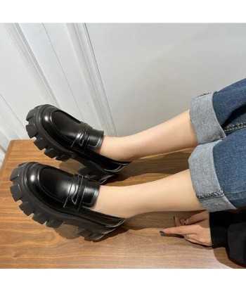 Mocasín ortopédico de mujer negro con suela de cuña. Découvrez la collection